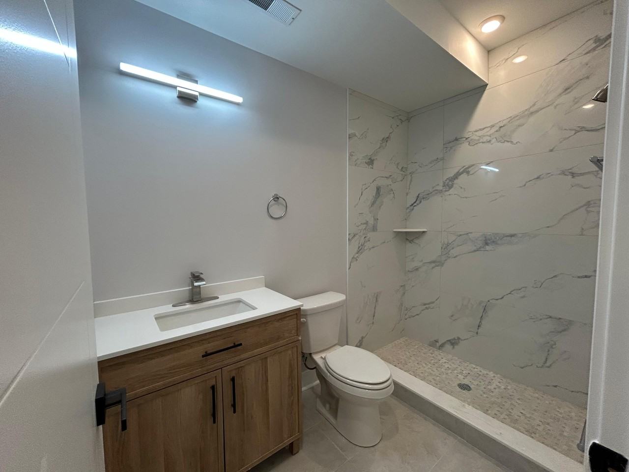 2205 N Franklin St #2 - Photo 7 of 27