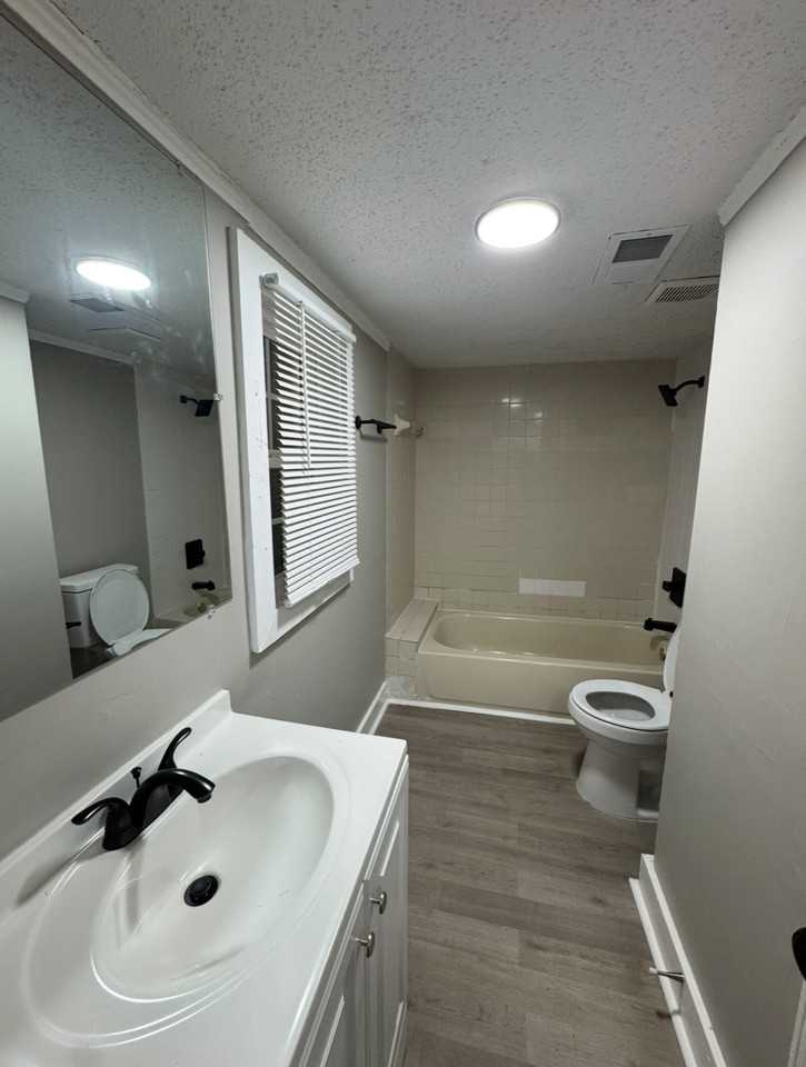 1006 Emmie St - Photo 5 of 10