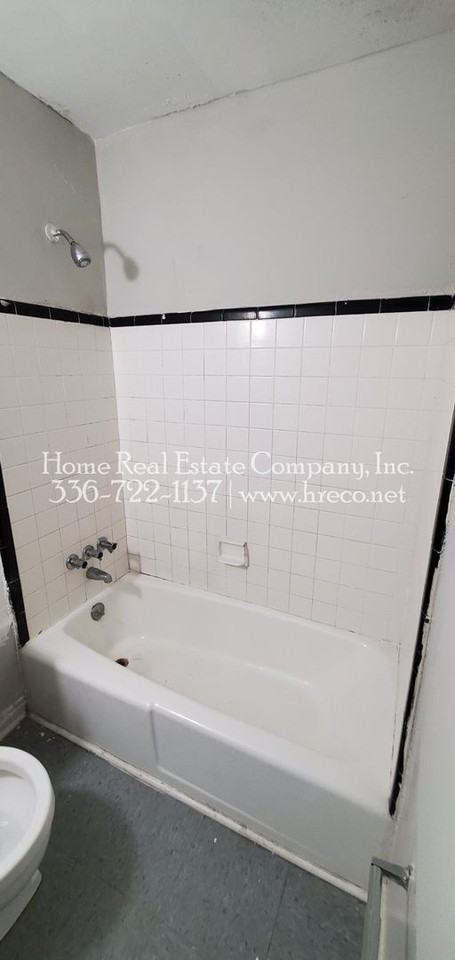 2326 Cherry St #B - Photo 2 of 9