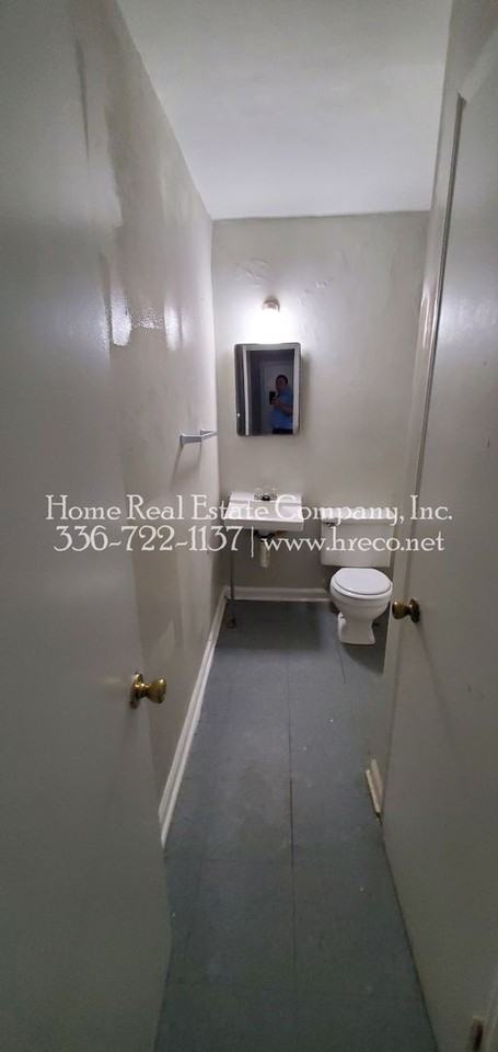 2326 Cherry St #B - Photo 3 of 9