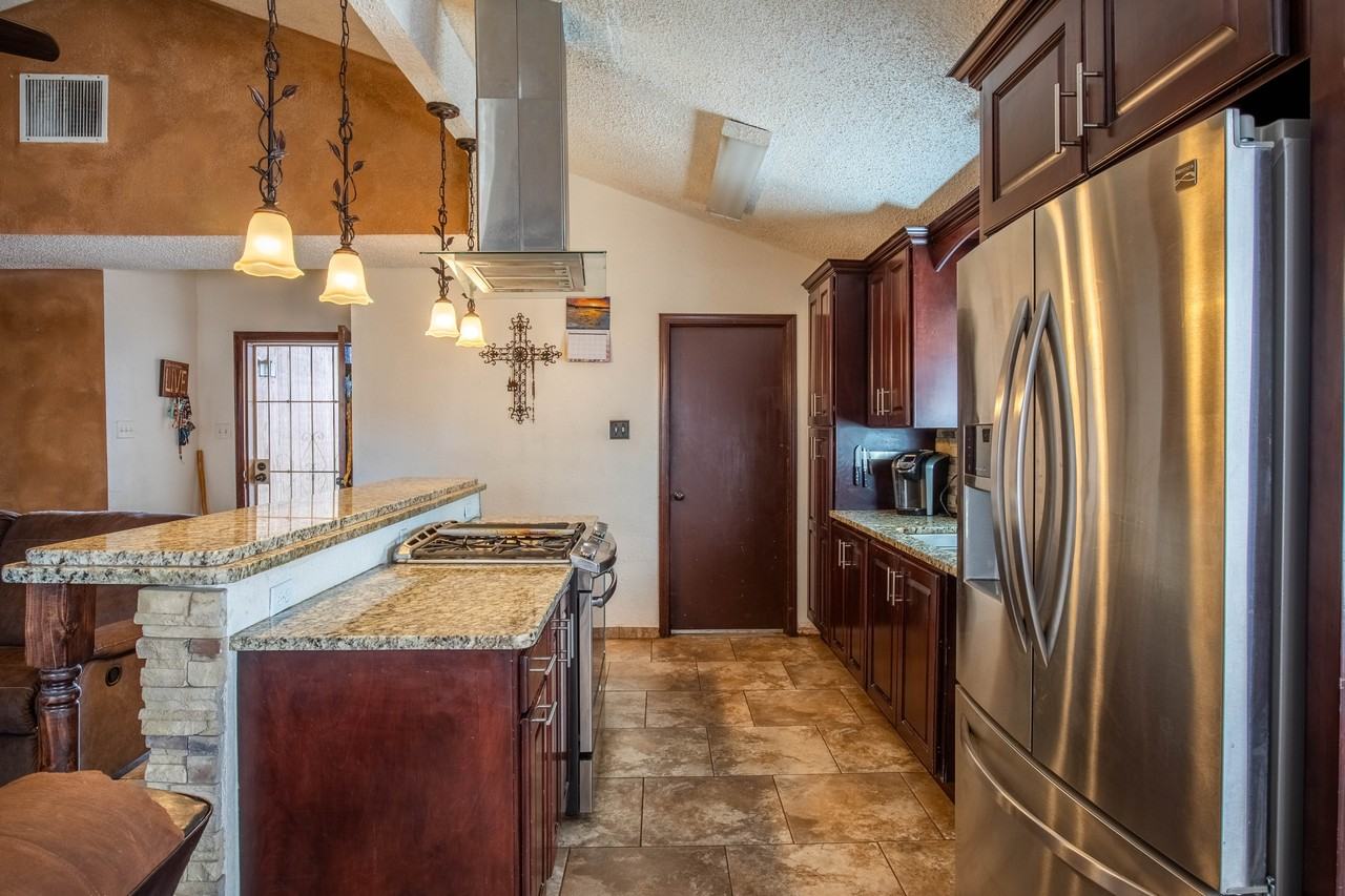 1980 Buchanan Ave #1 - Photo 3 of 12