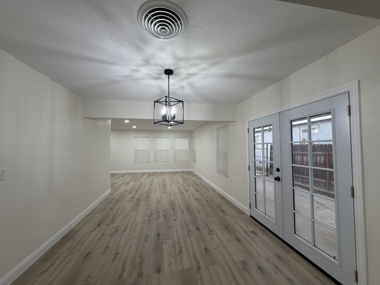1207 El Tejon Ave #1 - Photo 5 of 11