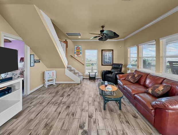 1219 Front Ave #1 - Photo 4 of 16