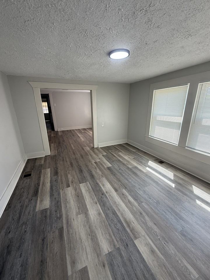 537 37th Ter W #1 - Photo 6 of 18
