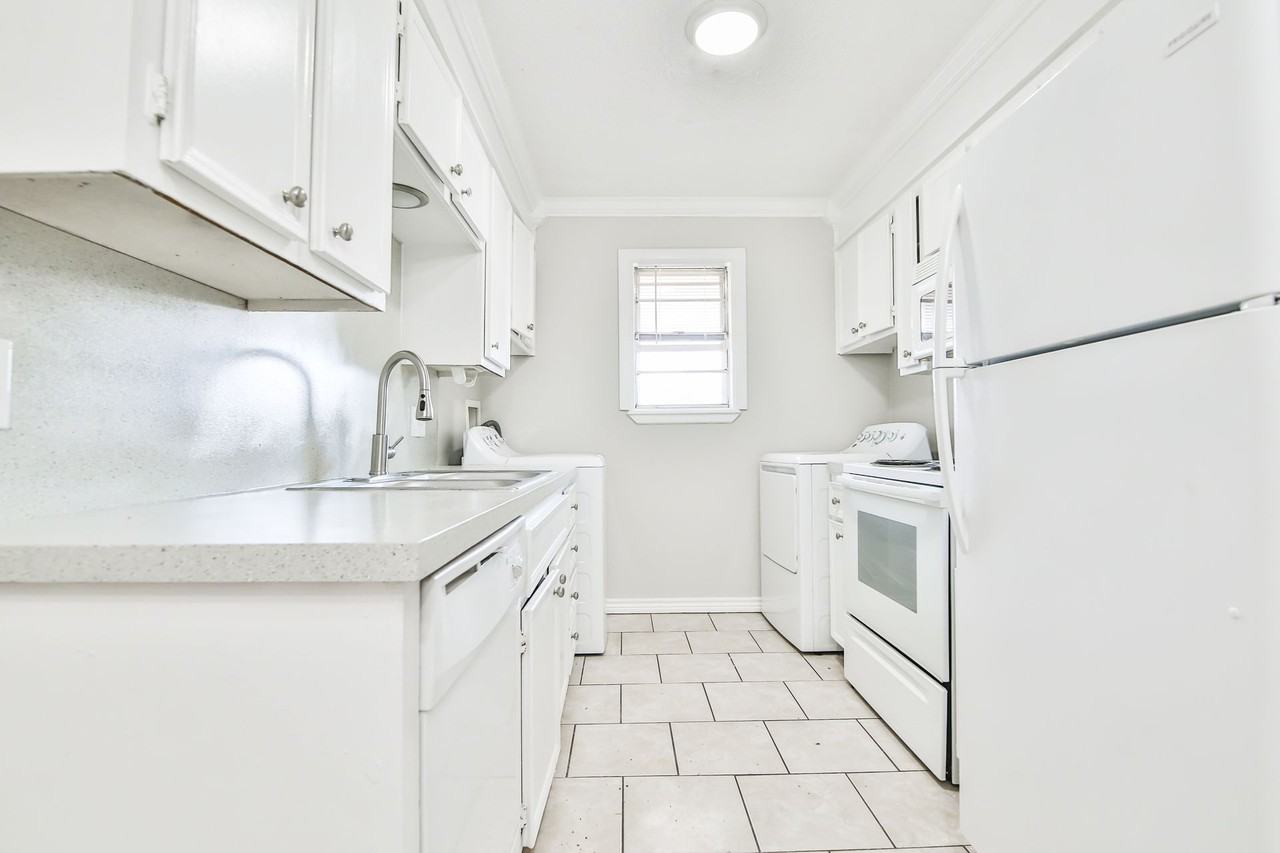 5202 Kenosha Ave - Photo 2 of 50