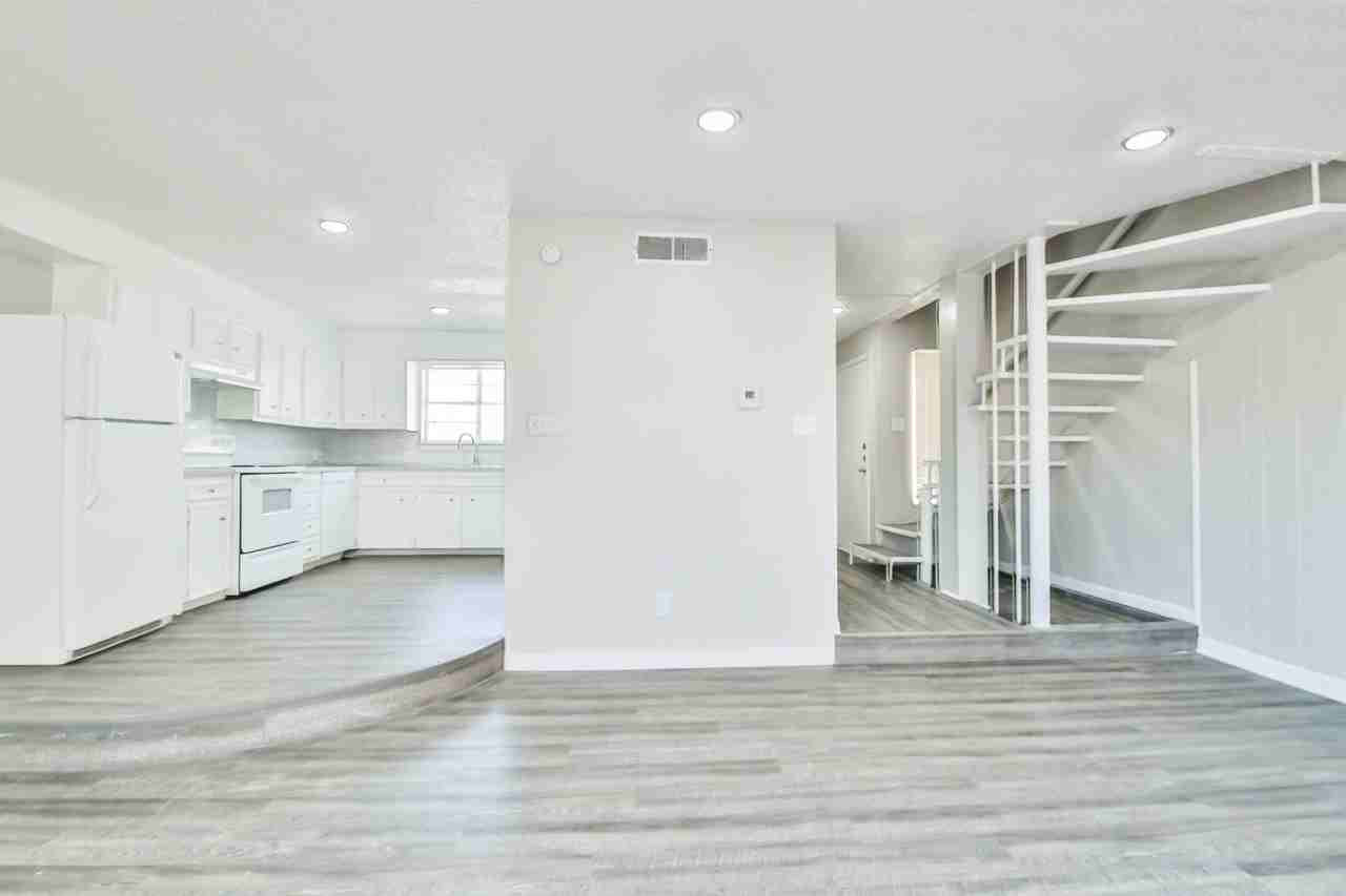 5202 Kenosha Ave - Photo 4 of 50