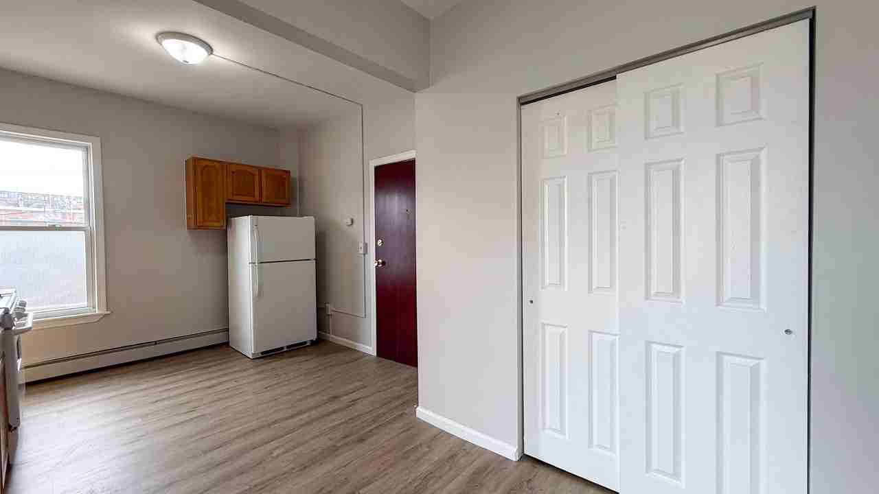 291 Buckingham St / Luca Investments LLC - Photo 5 of 43