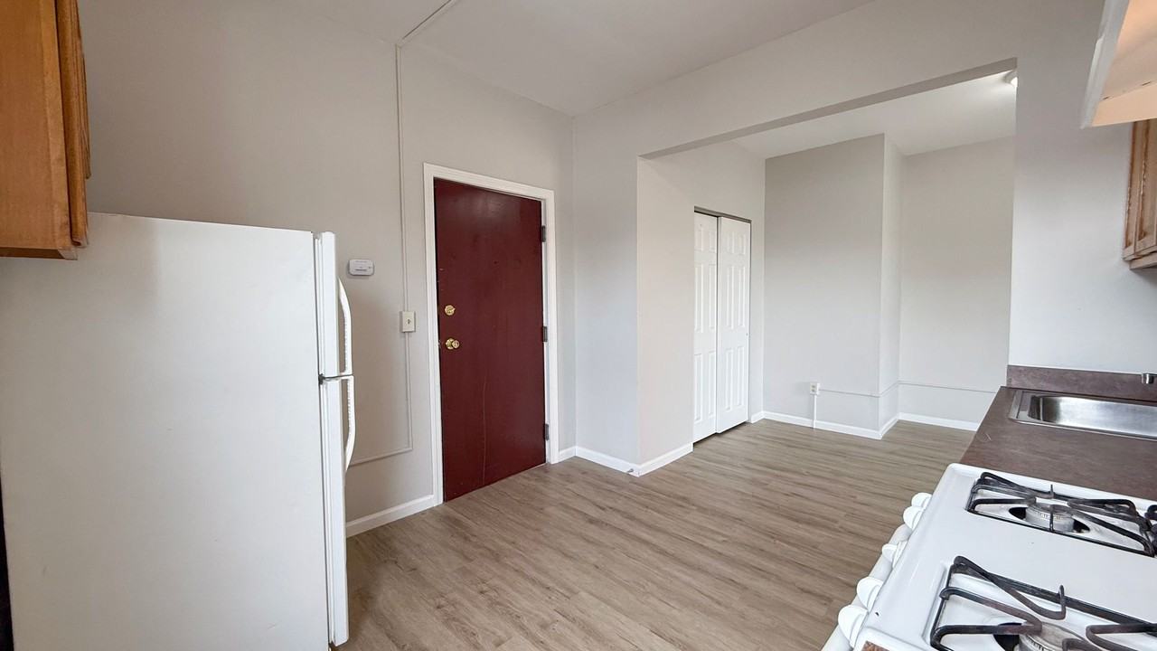 291 Buckingham St / Luca Investments LLC - Photo 7 of 43