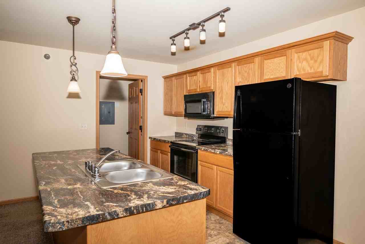 Berry Pointe Luxury Apartments - Photo 2 of 28