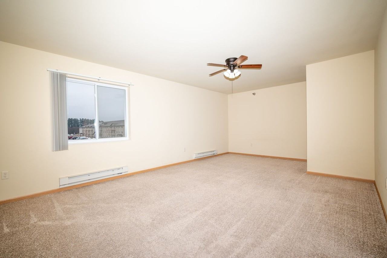 Berry Pointe Luxury Apartments - Photo 7 of 28