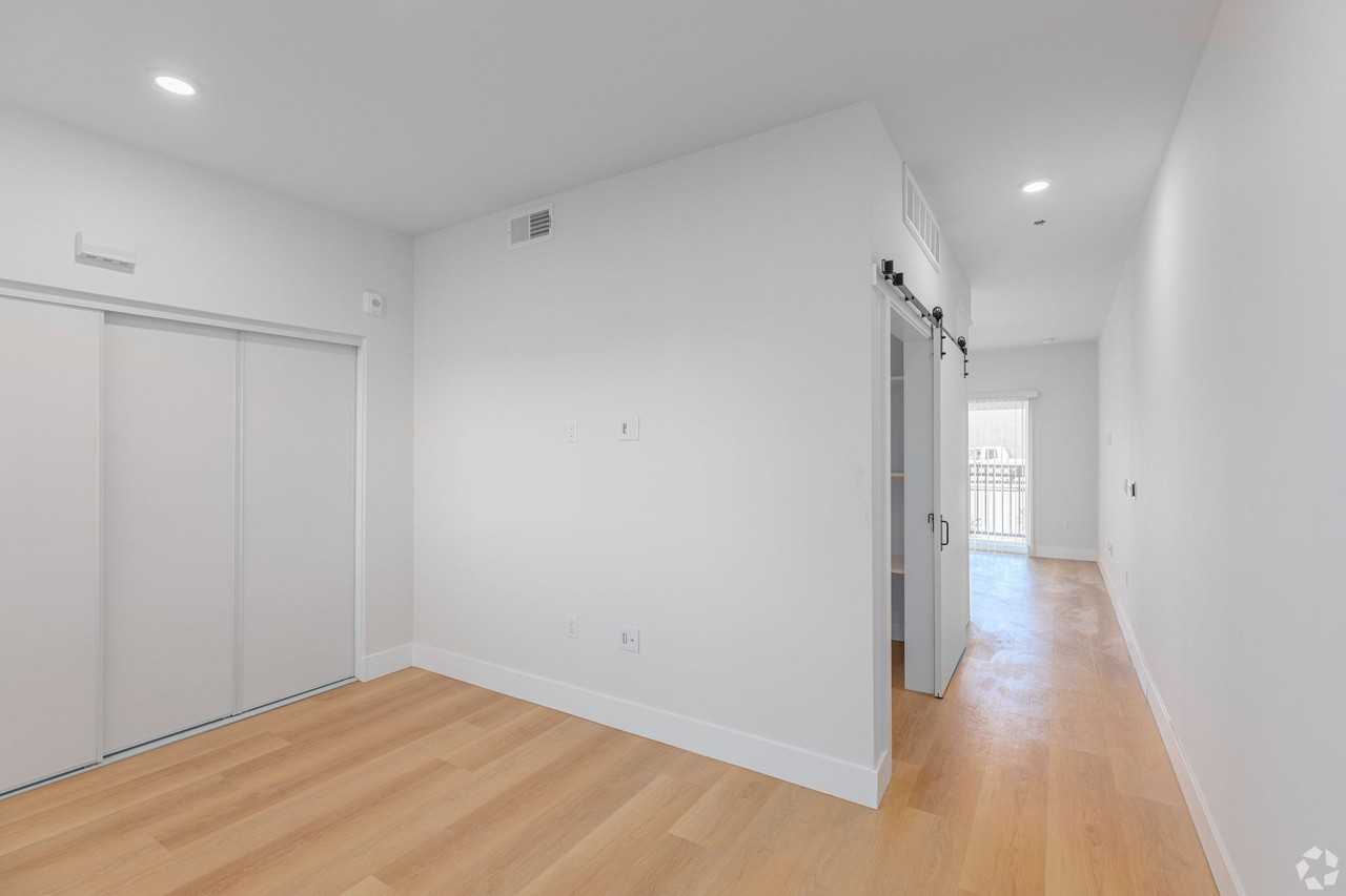 Pacific Heights II - Photo 6 of 50