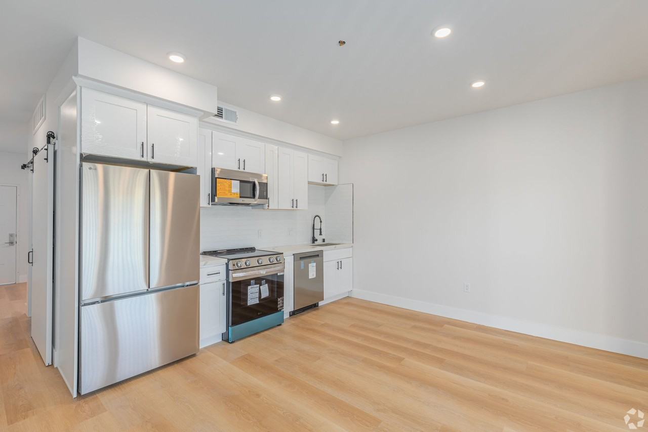 Pacific Heights II - Photo 7 of 50