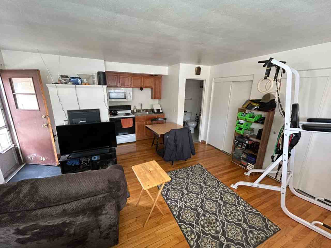 509 Midvale - Photo 3 of 10