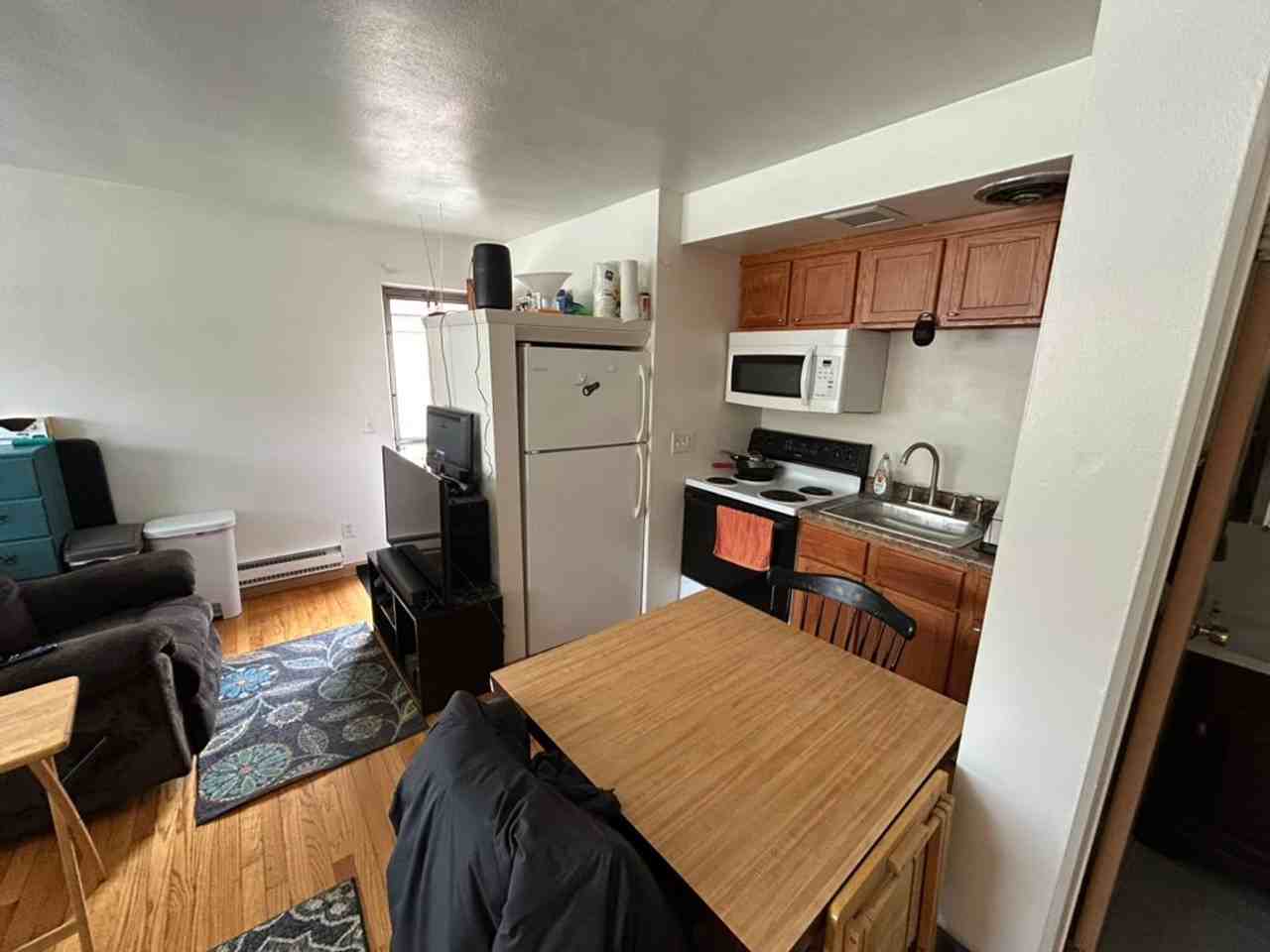 509 Midvale - Photo 5 of 10