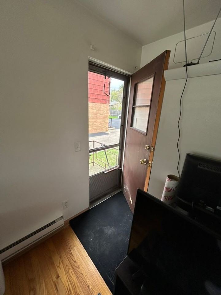 509 Midvale - Photo 6 of 10