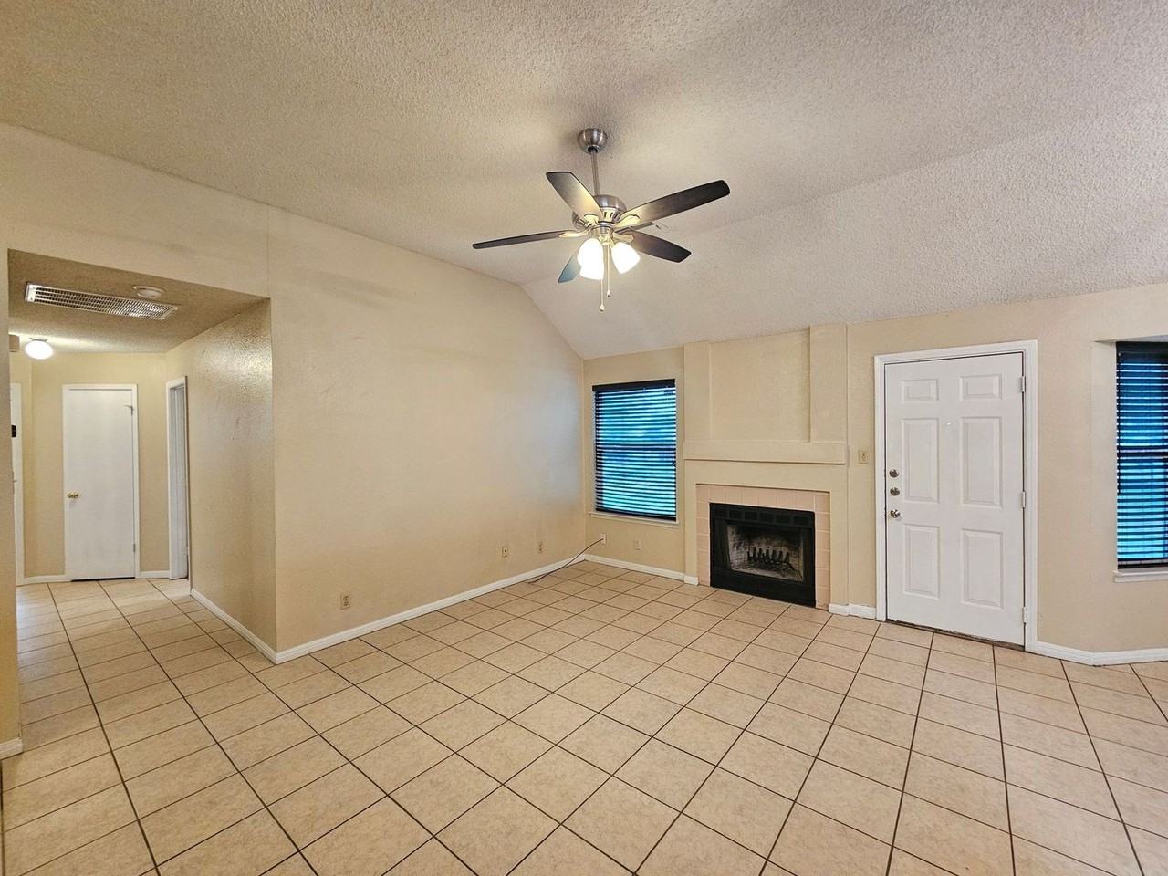 2606 Remington Dr - Photo 3 of 22