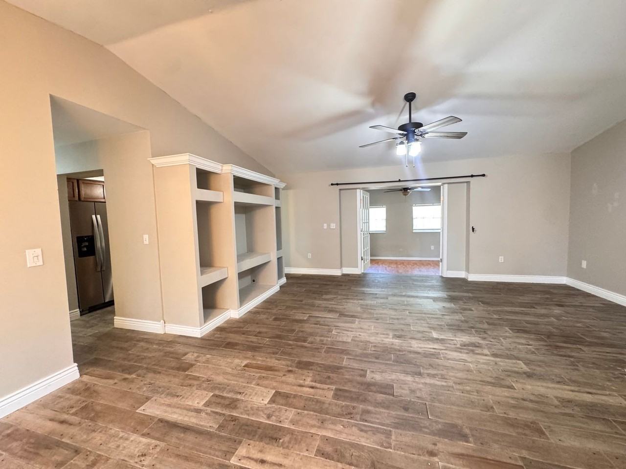 5619 Colonial Oaks Blvd - Photo 4 of 35