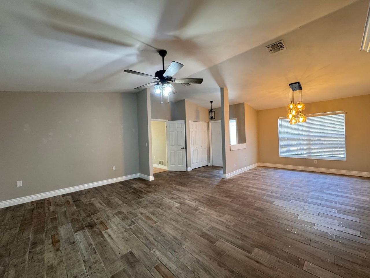 5619 Colonial Oaks Blvd - Photo 5 of 35