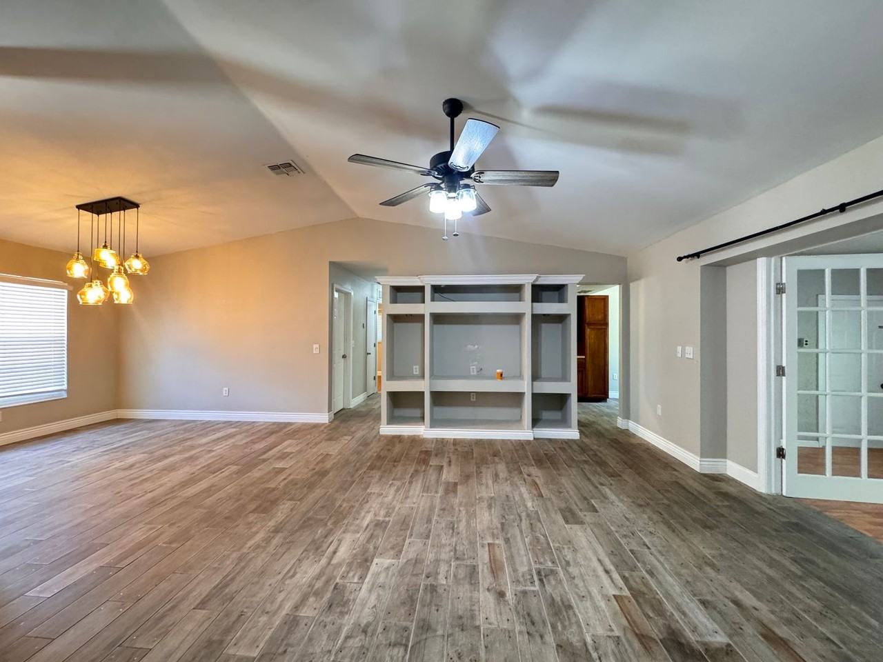 5619 Colonial Oaks Blvd - Photo 7 of 35