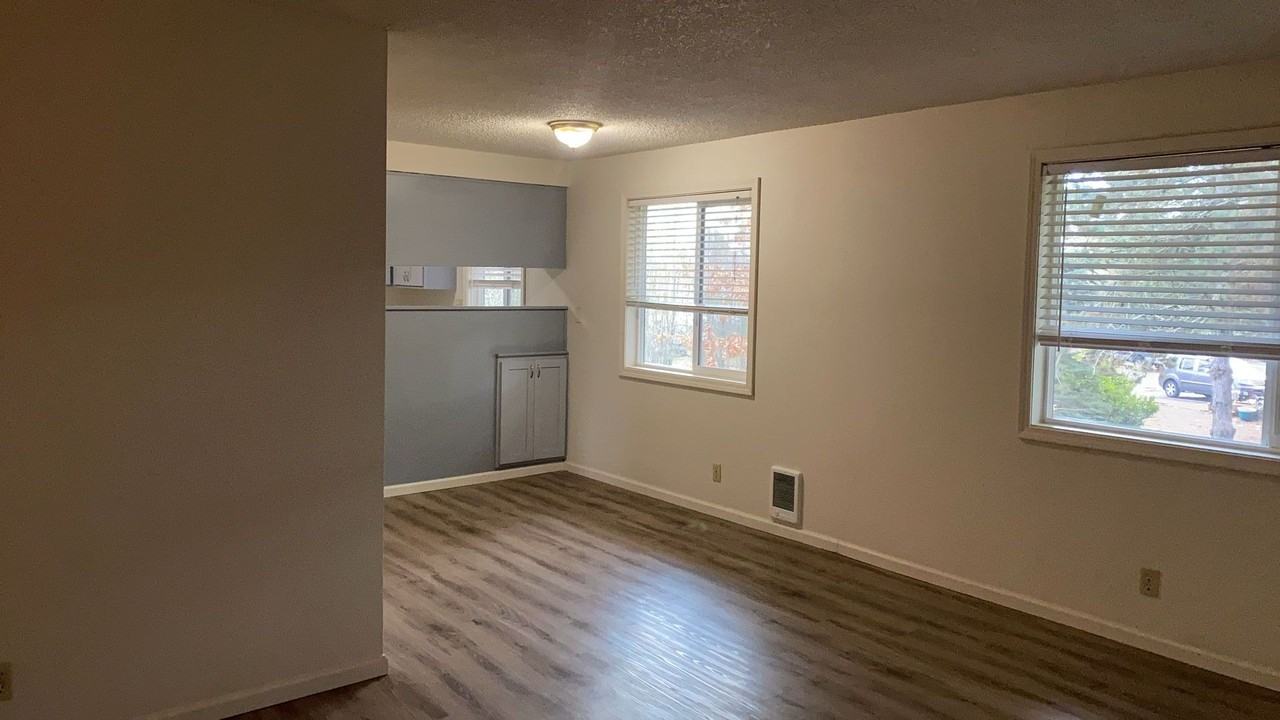 742 32nd Ave Se #7 - Photo 5 of 22