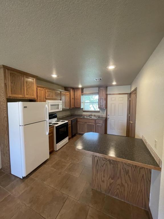 1525 N Kennedy Ln - Photo 2 of 11