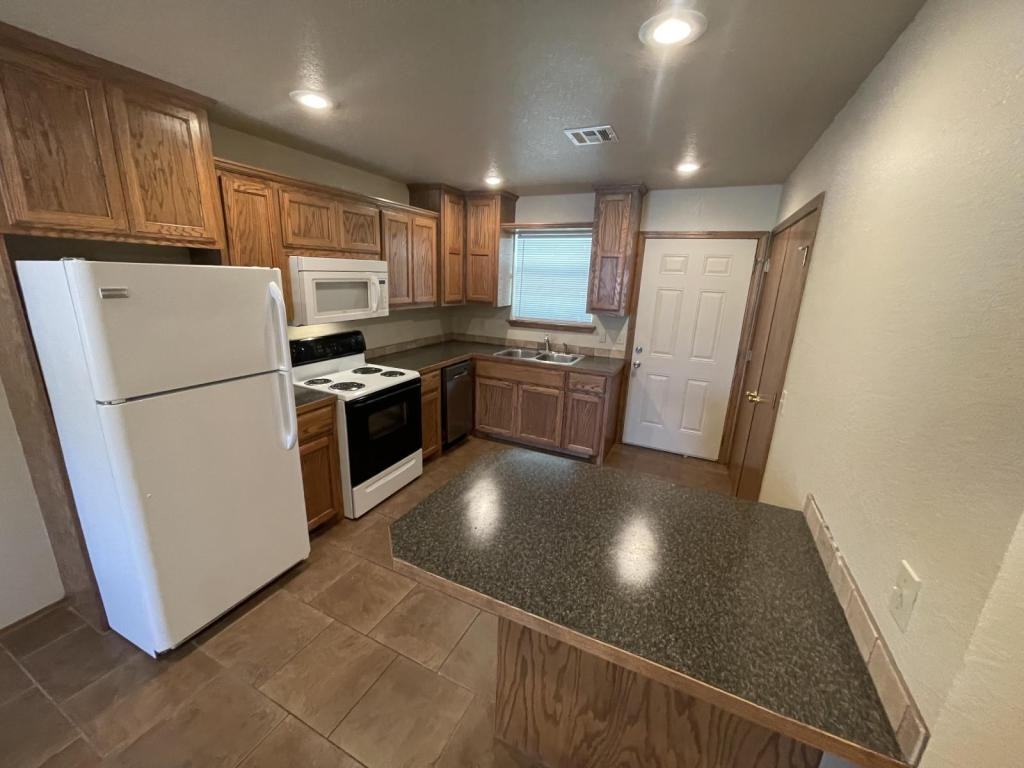 1525 N Kennedy Ln - Photo 3 of 11