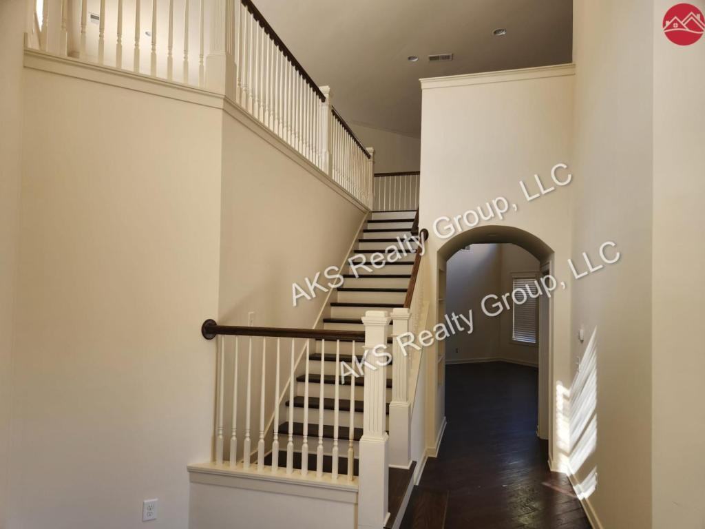 4613 Riverview Dr - Photo 3 of 20