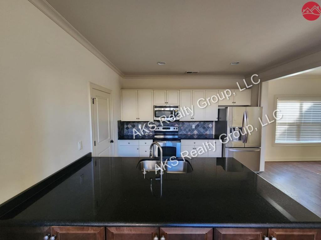 4613 Riverview Dr - Photo 5 of 20