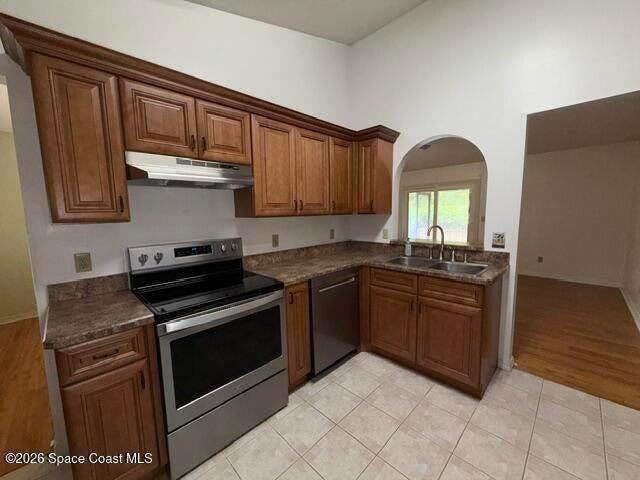 2408 Devonswood Rd - Photo 3 of 18