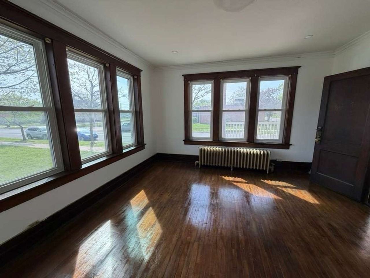 328-330 W Marion St - Photo 5 of 8