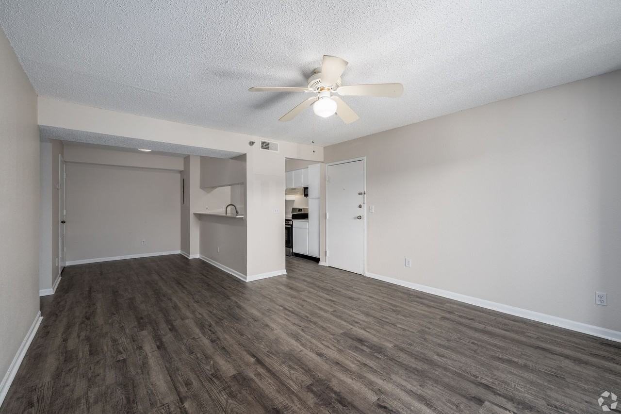 910 NW 79th Ter - Photo 3 of 34