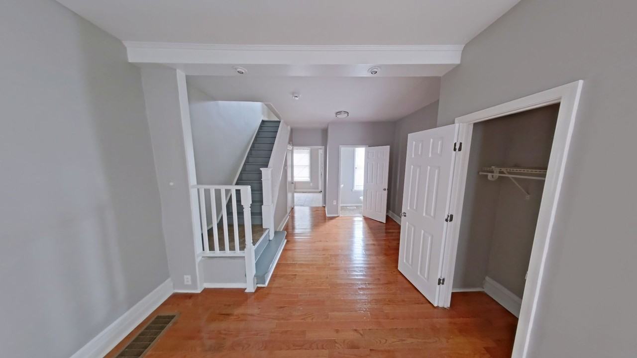 2255 N Cleveland St - Photo 2 of 9