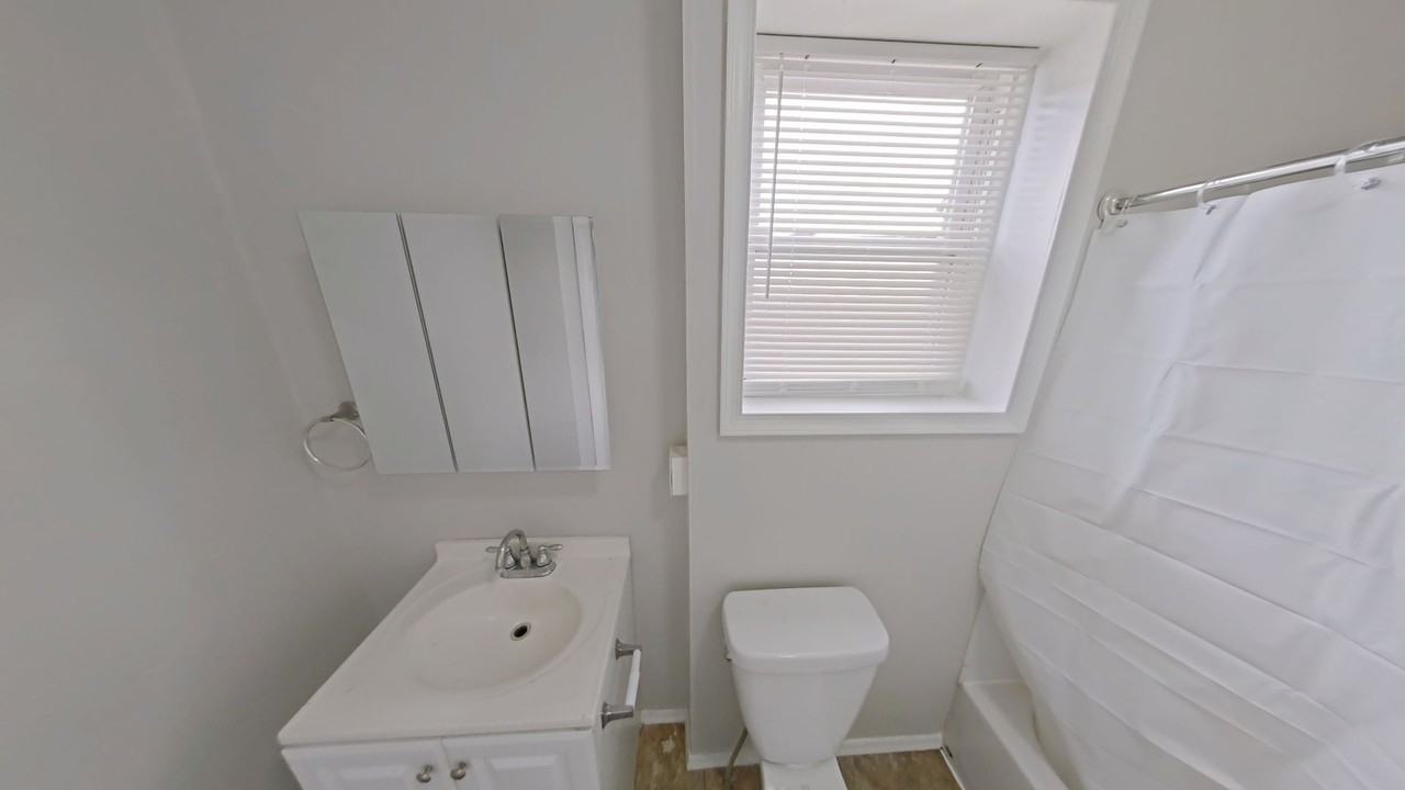 2255 N Cleveland St - Photo 7 of 9