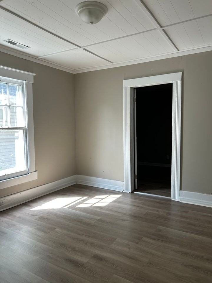 1813 Wilcox Blvd - Photo 4 of 7