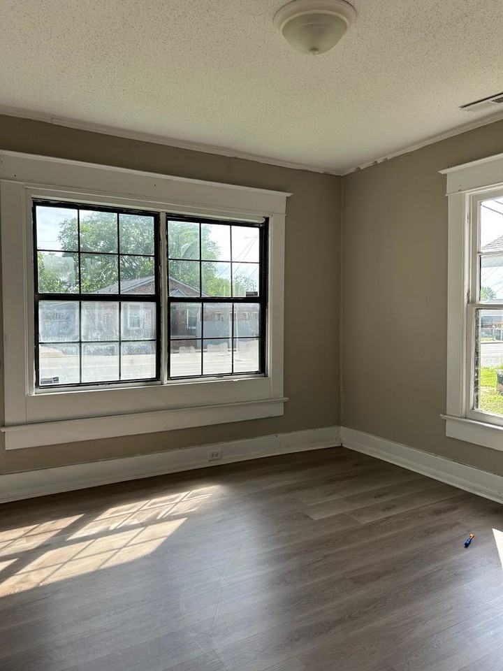 1813 Wilcox Blvd - Photo 5 of 7