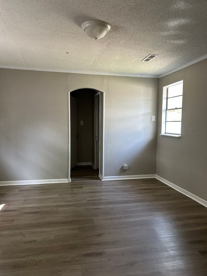 1813 Wilcox Blvd - Photo 6 of 7