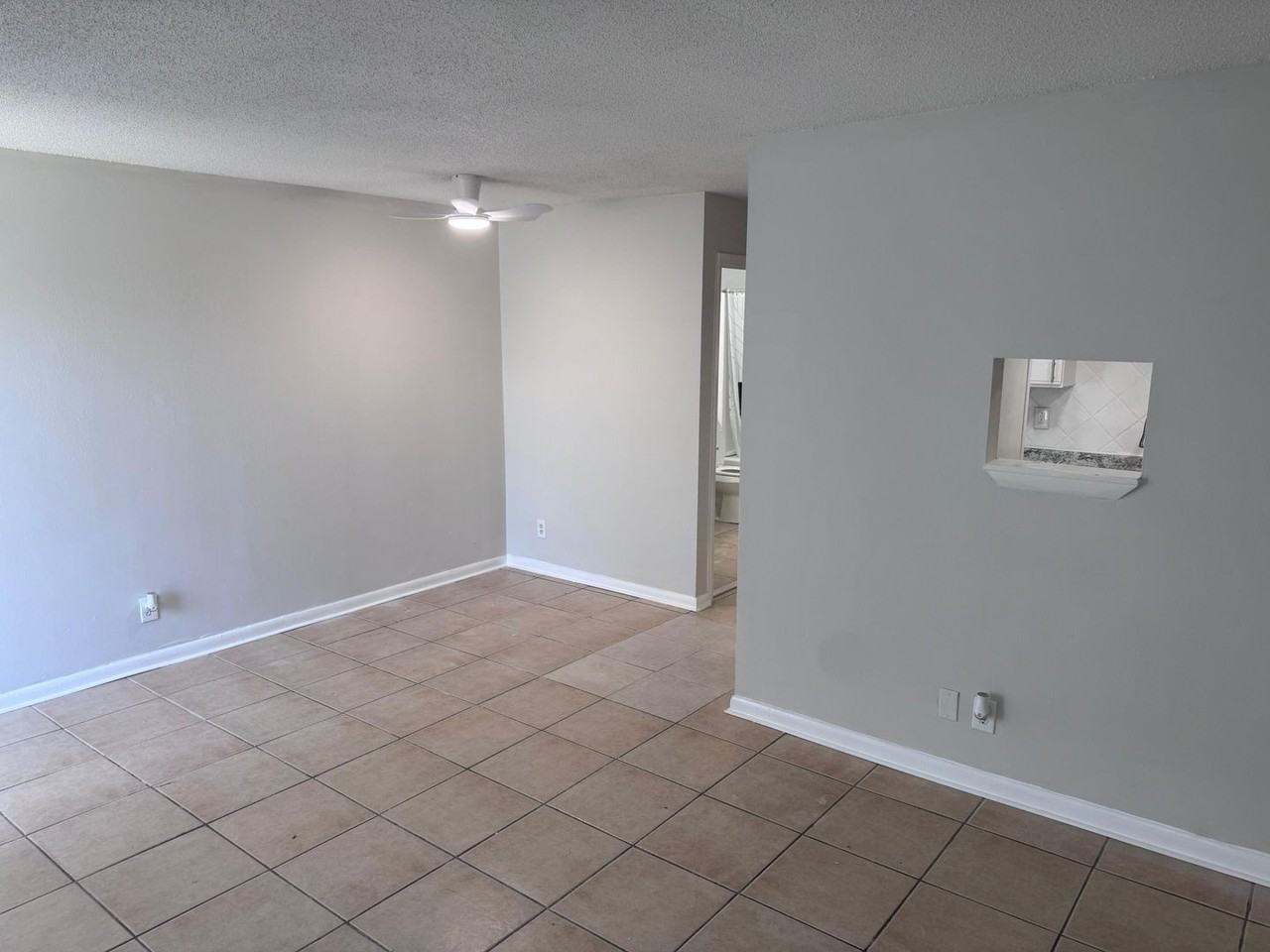 40 AVE - 1885 - Photo 2 of 12