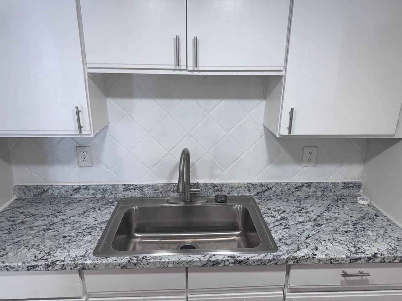 40 AVE - 1885 - Photo 4 of 12