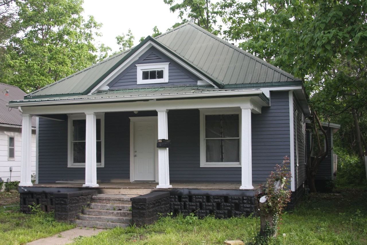 317 E Hickory St - Photo 2 of 6