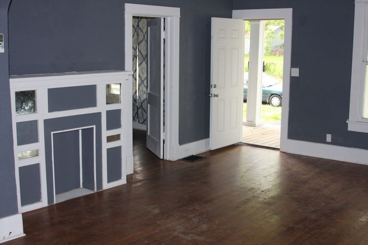 317 E Hickory St - Photo 3 of 6