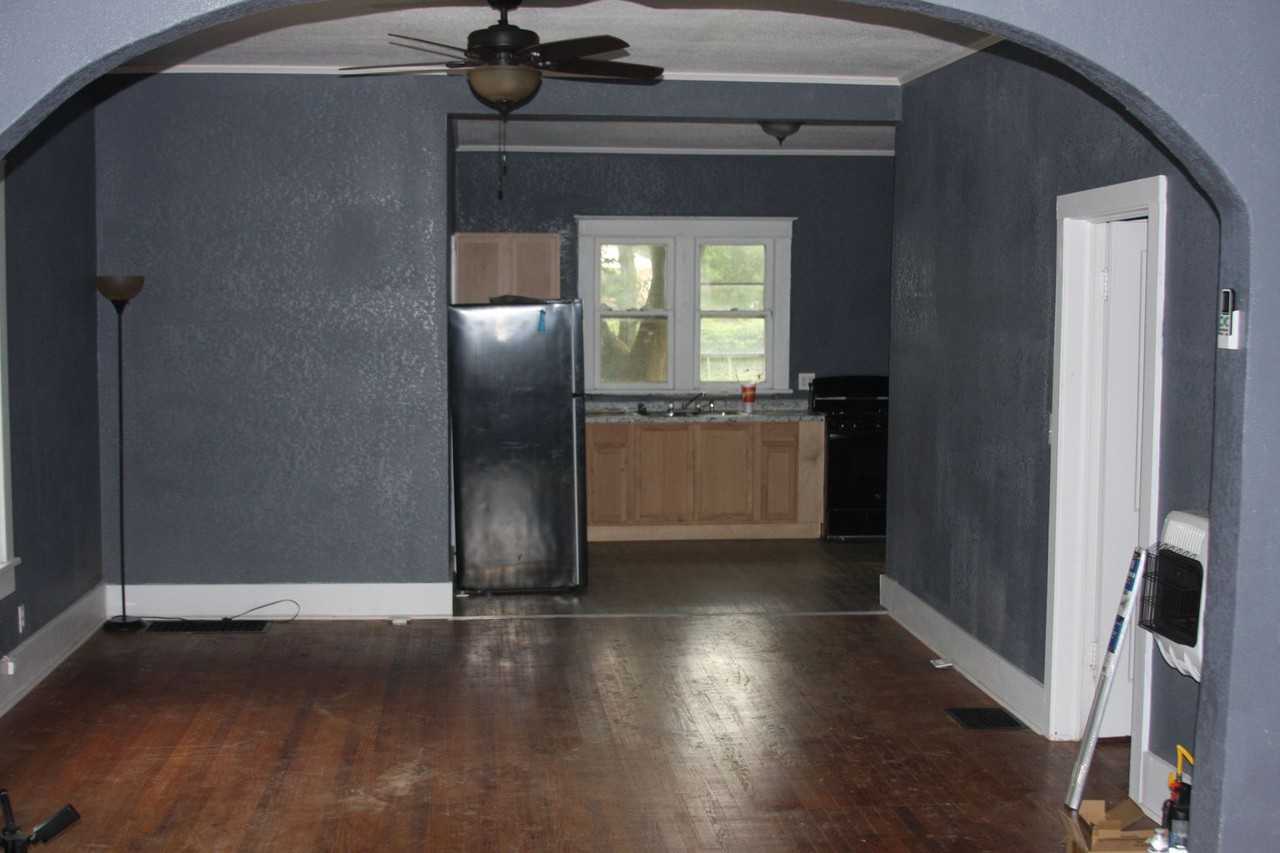 317 E Hickory St - Photo 4 of 6