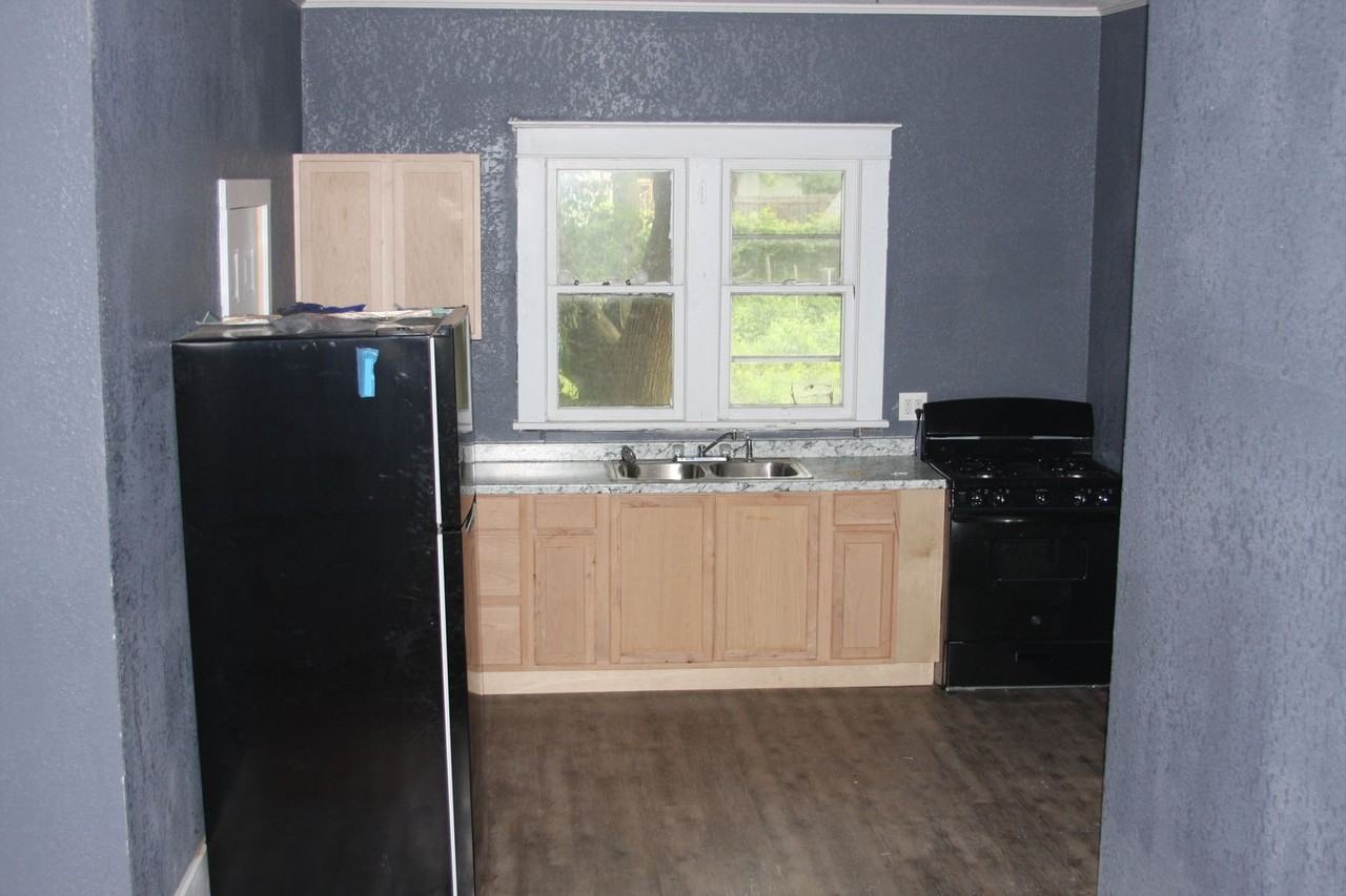 317 E Hickory St - Photo 6 of 6