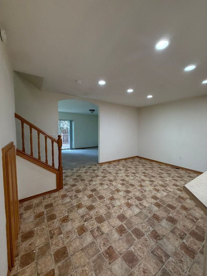 1302 Sw Wright St - Photo 5 of 23
