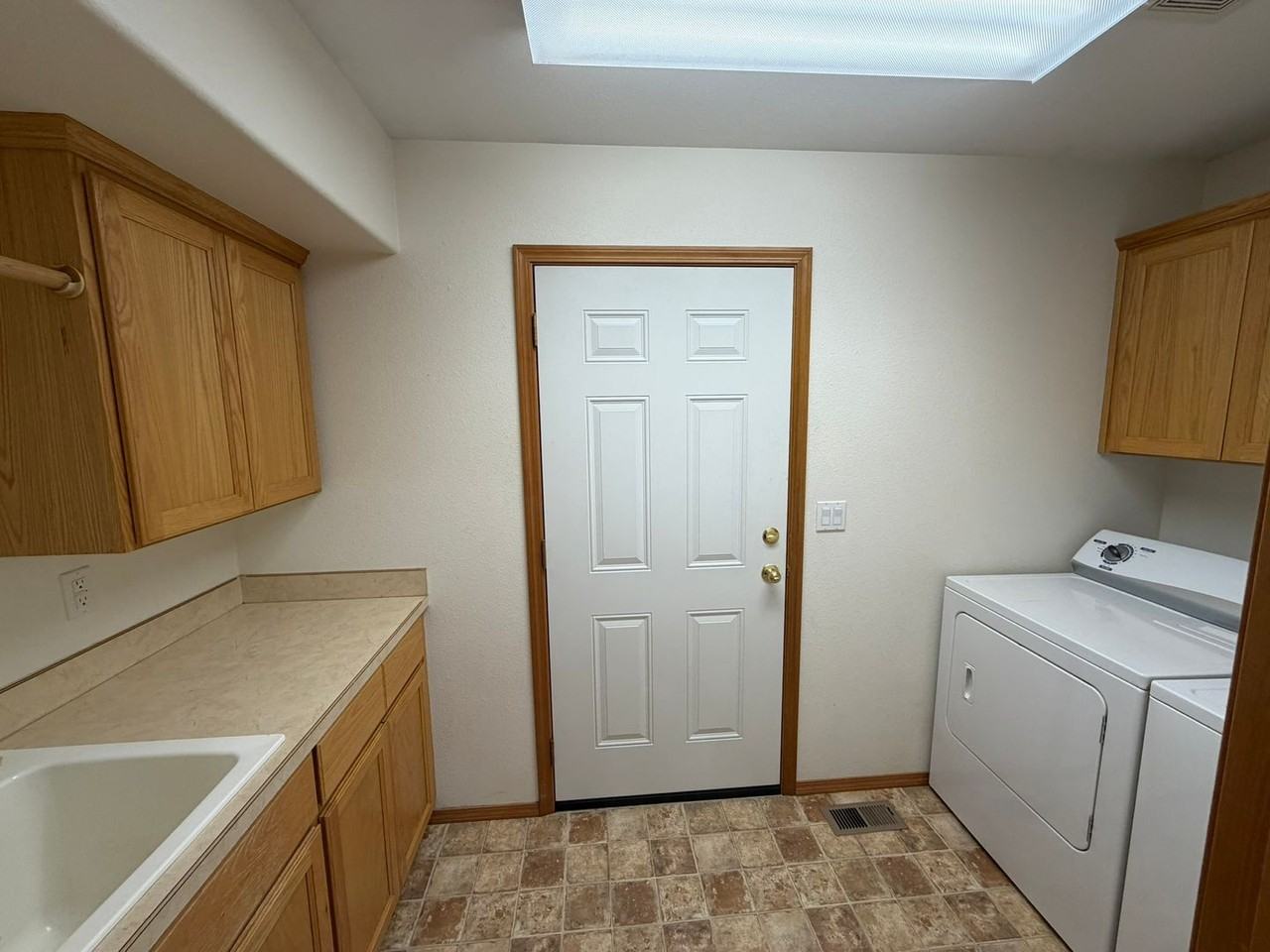 1302 Sw Wright St - Photo 7 of 23