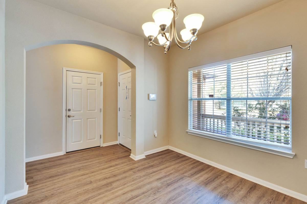 7405 Montezuma St - Photo 2 of 10