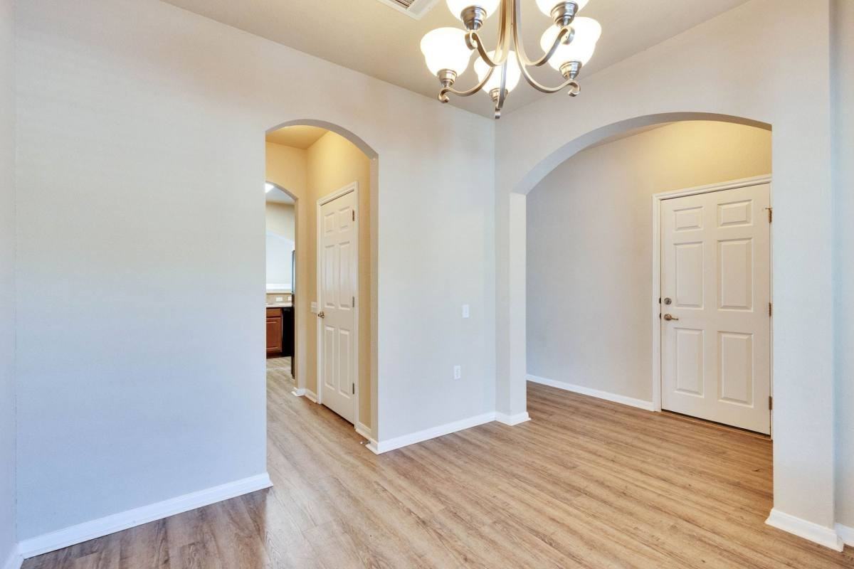7405 Montezuma St - Photo 3 of 10