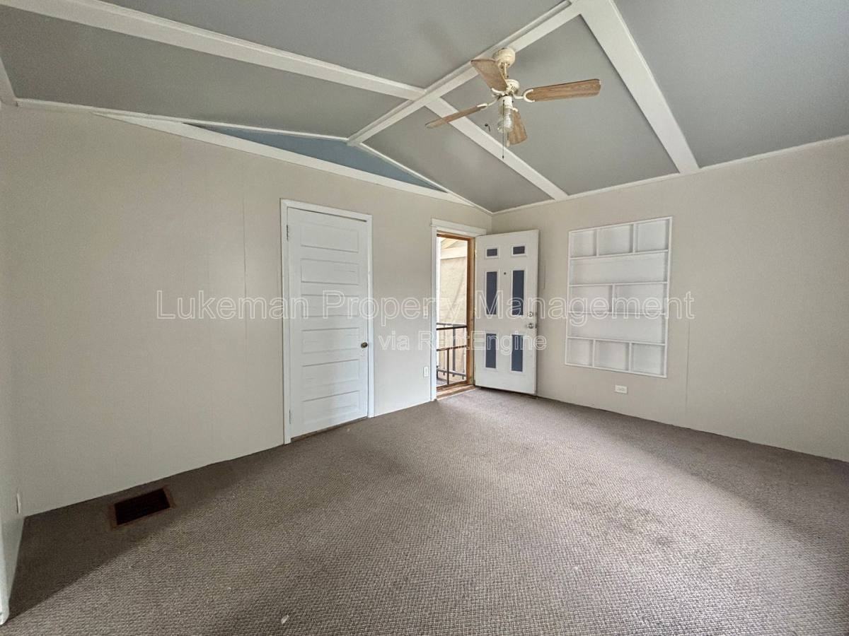 709 W Walnut St #703 - Photo 2 of 6