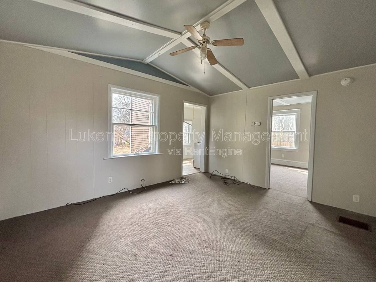 709 W Walnut St #703 - Photo 3 of 6