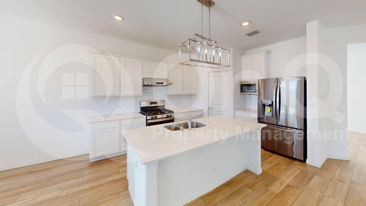 7908 Lindheimer Ln - Photo 3 of 10