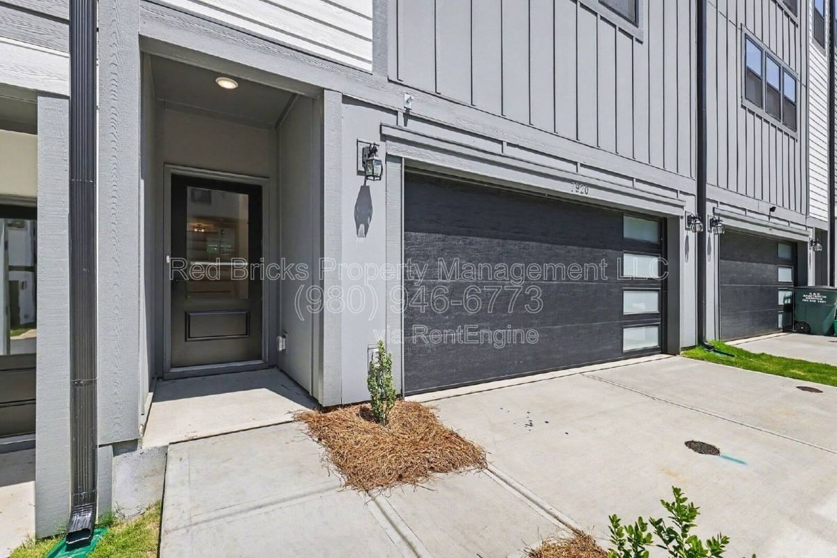 7920 Sansom Cir - Photo 3 of 10